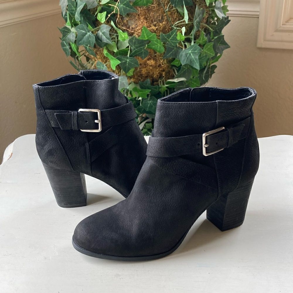 Cole Haan Cassidy Black Nubuck Strap Ankle Boots Women’s 5B Excellent Condition